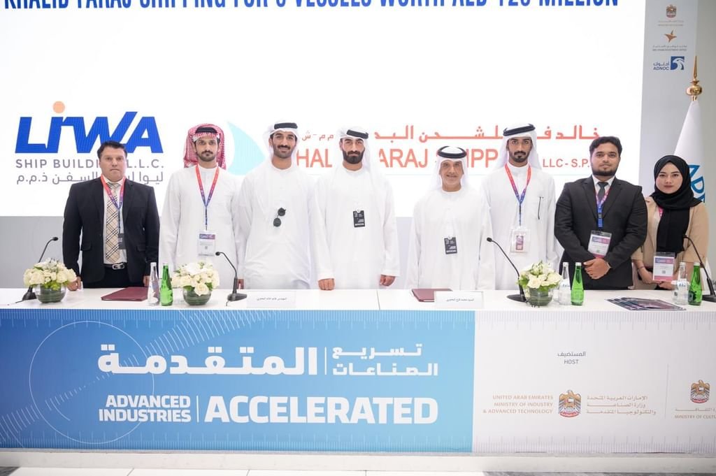 "اصنع في الإمارات" يشهد اتفاقية لبناء 6 سفن إبرار بقيمة 120مليون درهم 1 "اصنع في الإمارات" يشهد اتفاقية لبناء 6 سفن إبرار بقيمة 120مليون درهم