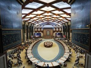 نيابة عن رئيس الدولة..منصور بن زايد يشارك في القمة العربية التي بدأت أعمالها في بغداد