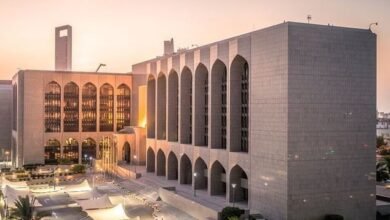 المصرف المركزي يفرض غرامة بقيمة 100 مليون درهم على شركة صرافة