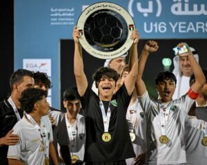 تتويج الإمارات بدرع مسابقة دوري تحت 16 سنة (ب)