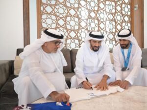 نهيان بن زايد يكرّم العدّاء الإماراتي سالم الهاشمي