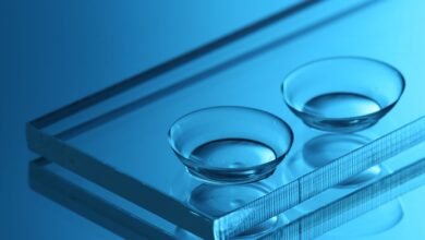 علماء يطورون عدسات لاصقة تسمح للبشر برؤية الأشعة تحت الحمراء