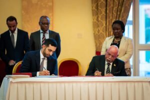 رئيس أوغندا يستقبل عبدالله بن زايد ويشهدان التوقيع على 6 مذكرات تفاهم بين البلدين