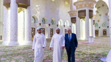 رئيس مجلس الوزراء اللبناني يزور جامع الشيخ زايد الكبير في أبوظبي