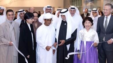 نهيان بن مبارك يفتتح معرض "الوسائط المتعددة: كلنا دوائر مفتوحة"