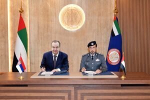 قائد عام شرطة أبوظبي يلتقي نائب رئيس الوزراء وزير الداخلية الصربي