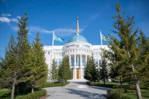 جرت لسموّه مراسم استقبال رسمية.. ولي عهد أبوظبي يصل القصر الرئاسي في العاصمة الكازاخستانية أستانا