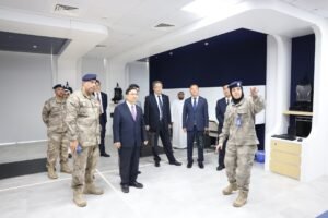 وفد أمني صيني يطلع على أفضل الممارسات التطويرية بشرطة أبوظبي