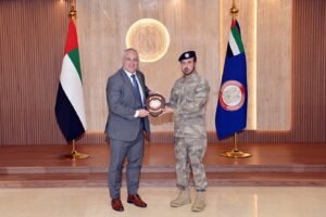 قائد عام شرطة أبوظبي يلتقي المفوض العام للشرطة الملكية الكندية