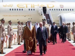 نيابة عن رئيس الدولة..منصور بن زايد يشارك في القمة العربية التي بدأت أعمالها في بغداد