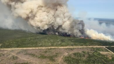 إجلاء 17 ألف شخص في وسط كندا جراء حرائق غابات