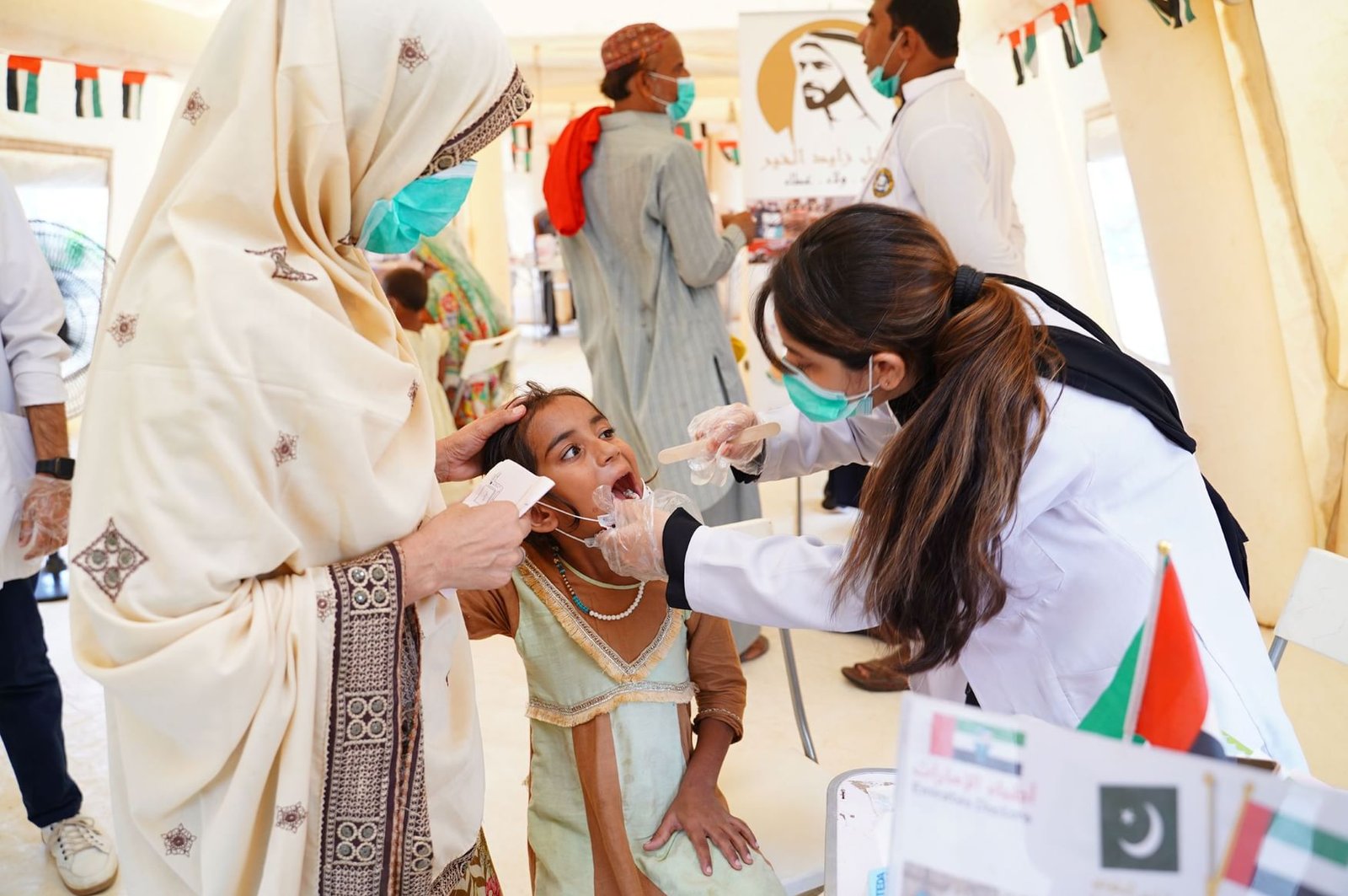 عيادات قلب إماراتية متنقلة تجوب قرى باكستان لتقديم رعاية صحية متكاملة