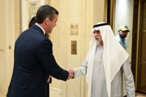 رئيس باراغواي يلتقي في مقر إقامته في أبوظبي نهيان بن مبارك ويبحثان آفاق التعاون المشترك