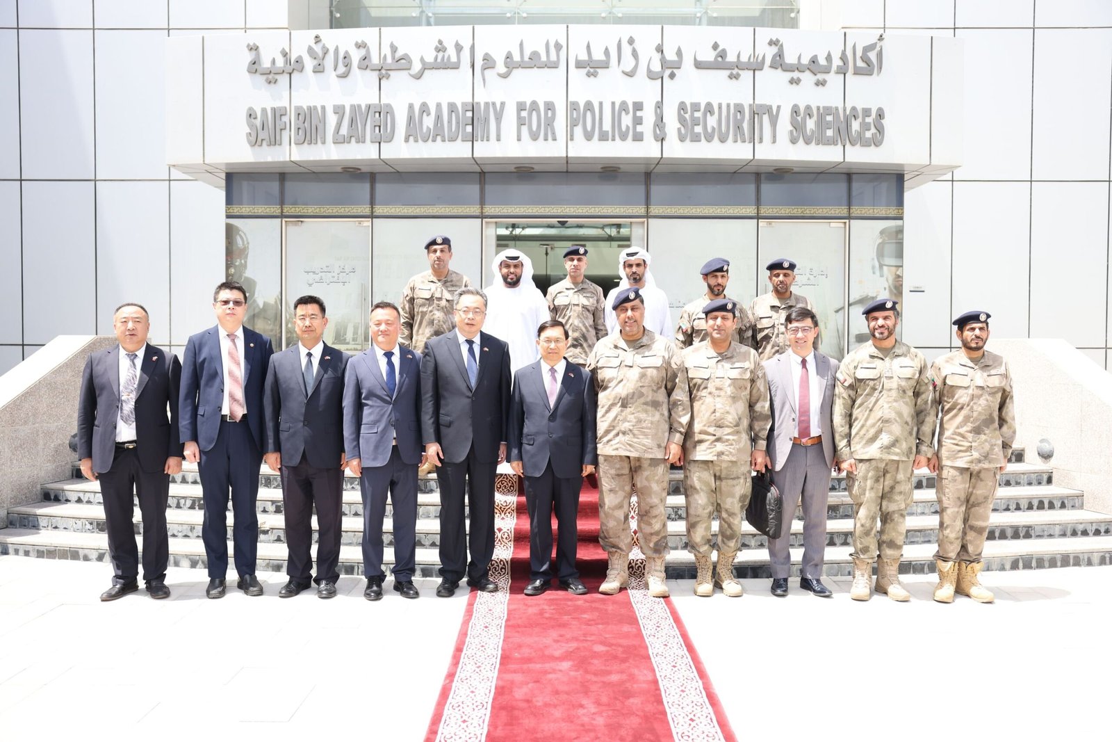 وفد أمني صيني يطلع على أفضل الممارسات التطويرية بشرطة أبوظبي