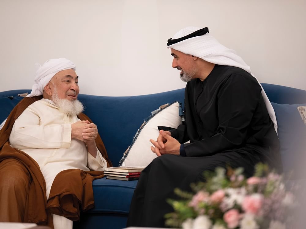 خالد بن محمد بن زايد يزور العلامة الشيخ عبدالله بن بيّه في منزله بأبوظبي