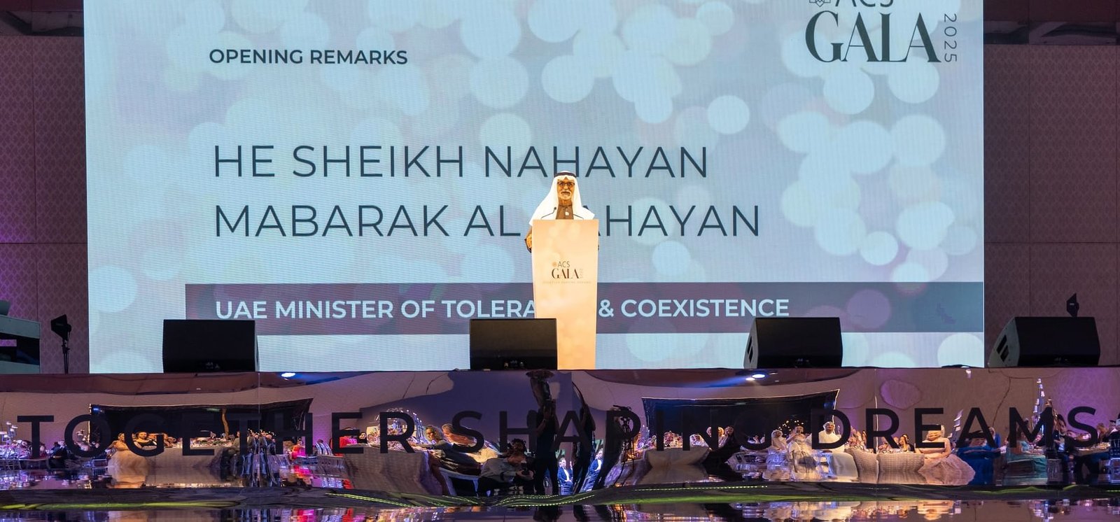 برعاية وحضور نهيان بن مبارك .. مدرسة الجالية الأمريكية في أبوظبي تكرم لبنى القاسمي بجائزة القيادة المجتمعية