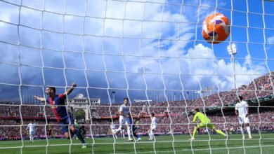 برشلونة يفوز على ريال مدريد ويقترب من حسم الدوري الإسباني