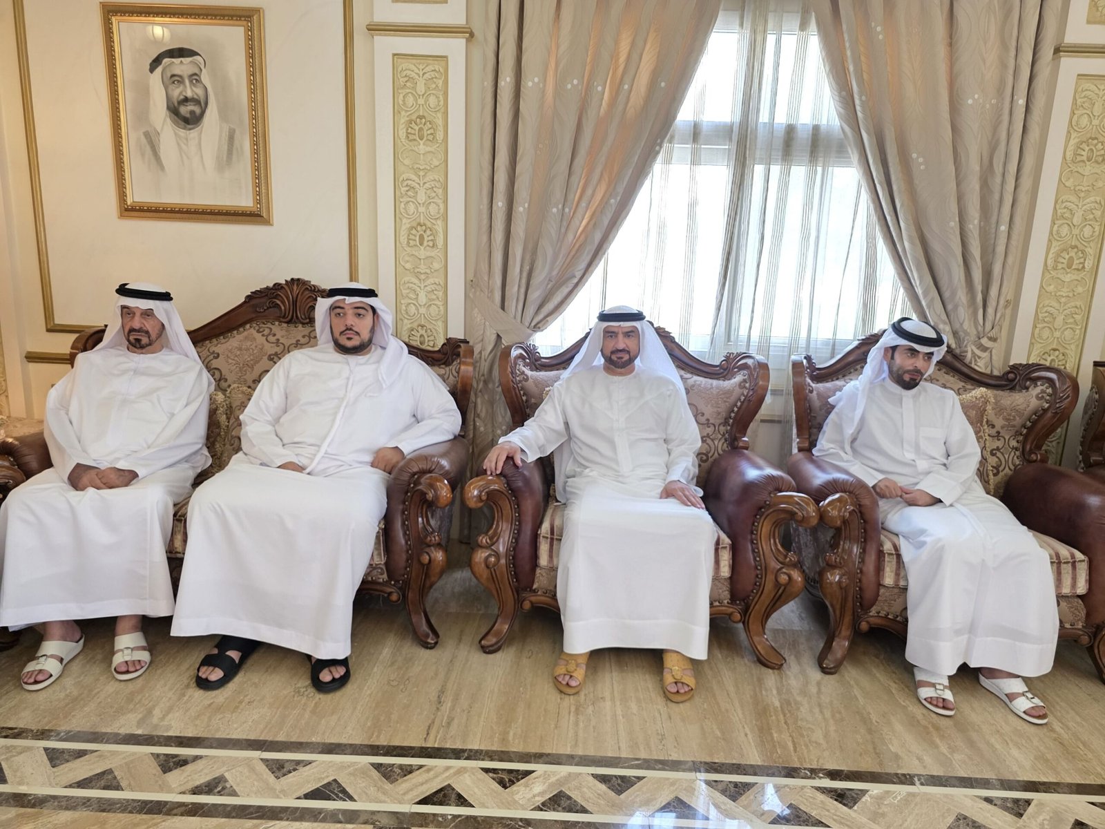 عبدالله بن سالم القاسمي يقدم واجب العزاء في وفاة حسن أحمد عبدالله الخيال