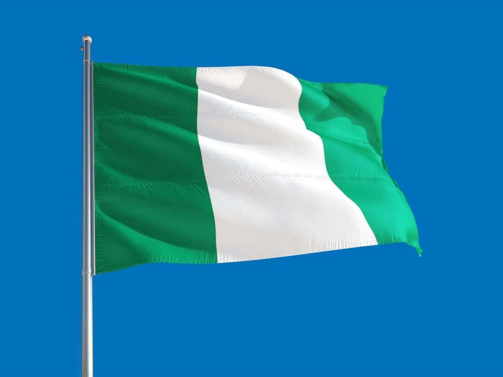 نيجيريا تعتقل 30 جنديًّا وشرطيًّا باعوا أسلحة لجماعات مسلحة