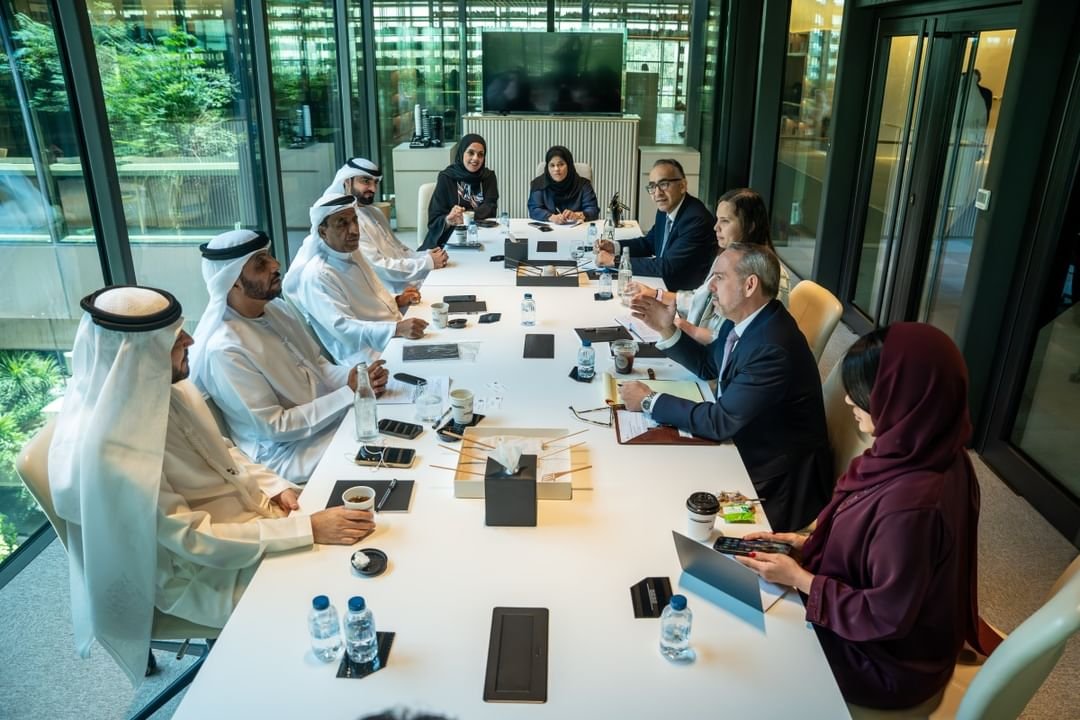 "علاقات الشارقة" تبحث مع وفد أمريكي آفاق التعاون المشترك