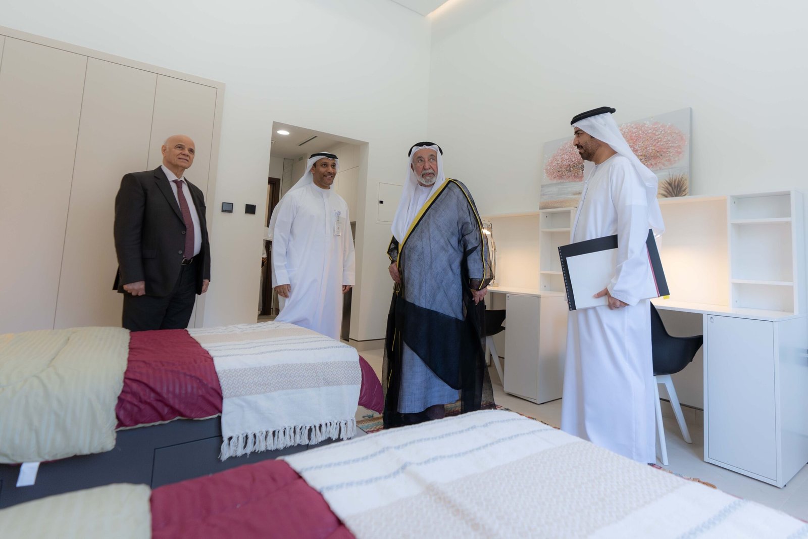 حاكم الشارقة يفتتح المجمع السكني في جامعة خورفكان