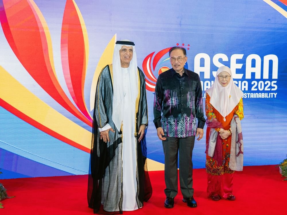 سعود بن صقر يحضر حفل استقبال قمة "كوالالمبور " في ماليزيا