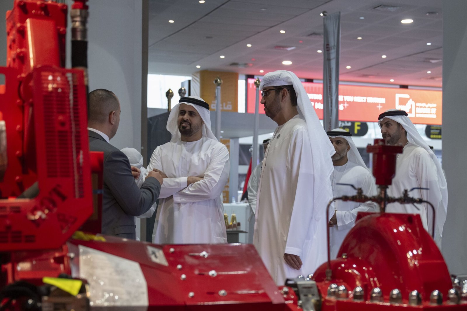 ذياب بن محمد بن زايد يزور الدورة الرابعة من "اصنع في الإمارات"