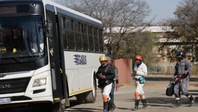 إنقاذ 260 عاملا علقوا داخل منجم للذهب في جنوب إفريقيا