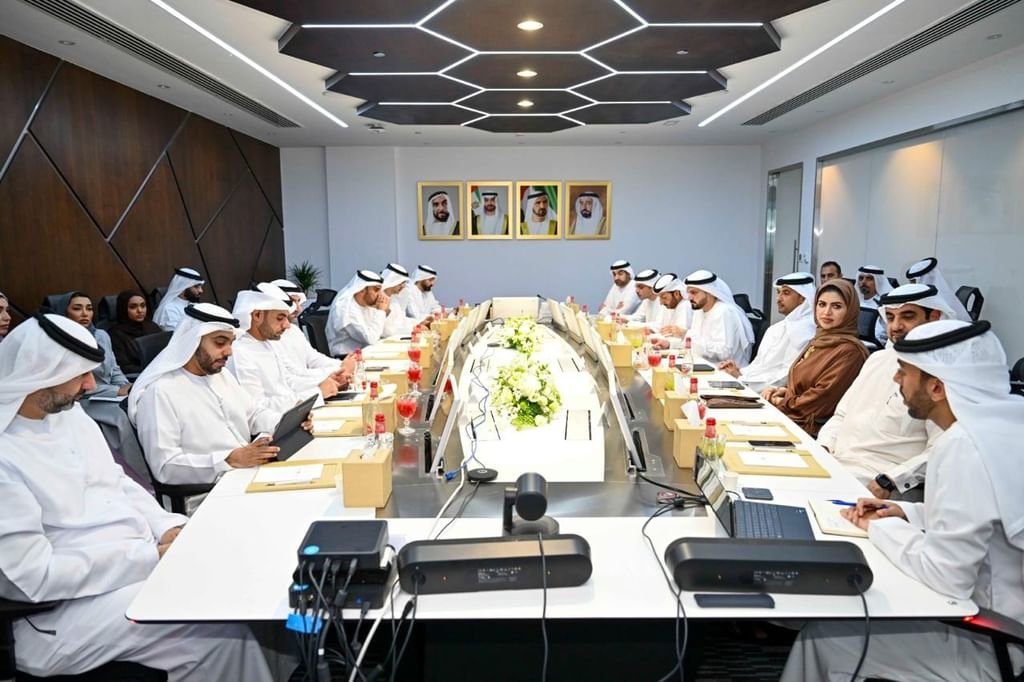 مجلس الإمارات للذكاء الاصطناعي والتعاملات الرقمية يبحث مستجدات المبادرات والمشاريع الوطنية