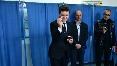 الرومانيون يتوجهون إلى مراكز الاقتراع في جولة إعادة الانتخابات الرئاسية