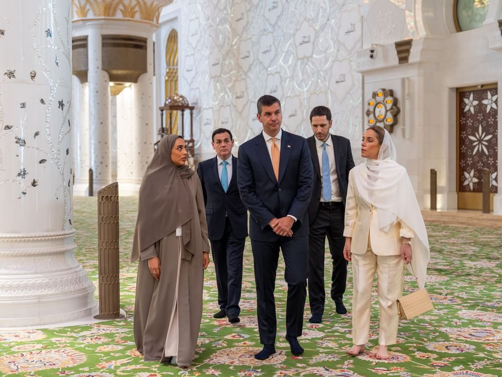 رئيس الباراغواي يزور جامع الشيخ زايد الكبير في أبوظبي
