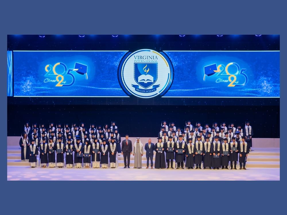 نهيان بن مبارك يشهد حفل تخريج طلاب الصف الـ12 من مدرسة "فرجينيا الدولية"