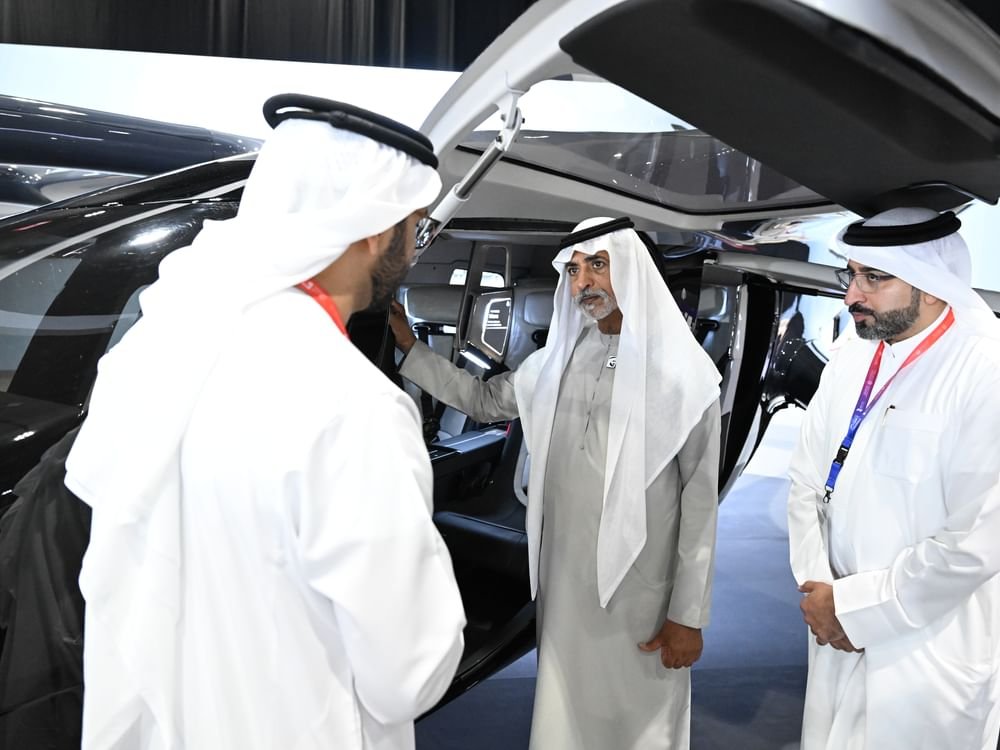 نهيان بن مبارك يواصل زياراته لفعاليات “اصنع في الإمارات 2025”