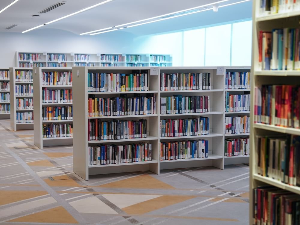 مكتبة الإمارات .. منصة وطنية تحتفي بإبداع الكتاب وتوثق الذاكرة الثقافية الإماراتية