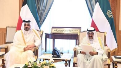 أمير الكويت يتسلم رسالة خطية من أمير قطر تتعلق بالتطورات الإقليمية والدولية