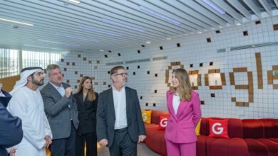 حمدان بن محمد يزور مكاتب "غوغل" في دبي ويطّلع على أحدث مبادراتها في مجال الذكاء الاصطناعي