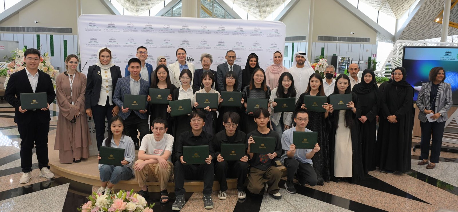 جامعة الشارقة تخرج الدفعة الثالثة من الطلبة الصينيين لتعليم اللغة العربية 1 جامعة الشارقة تخرج الدفعة الثالثة من الطلبة الصينيين لتعليم اللغة العربية