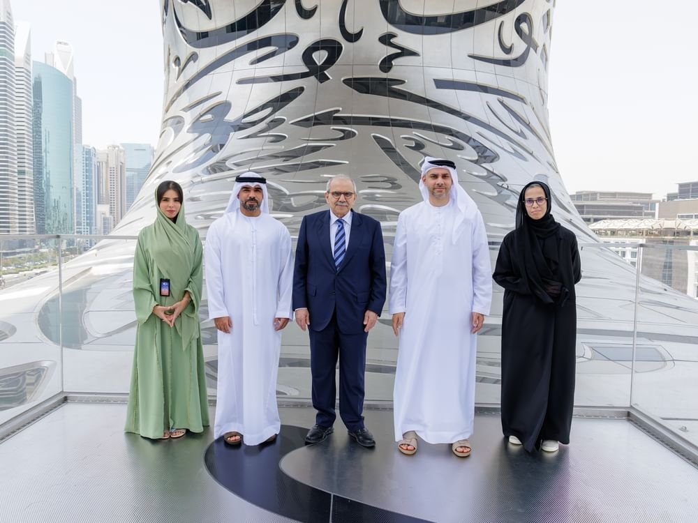 رئيس مجلس وزراء اللبناني يزور متحف المستقبل في دبي