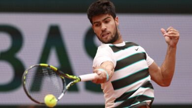 ألكاراز وشفيونتيك يستهلان حملة الدفاع عن لقبيهما بانتصارات قوية في رولان جاروس للتنس