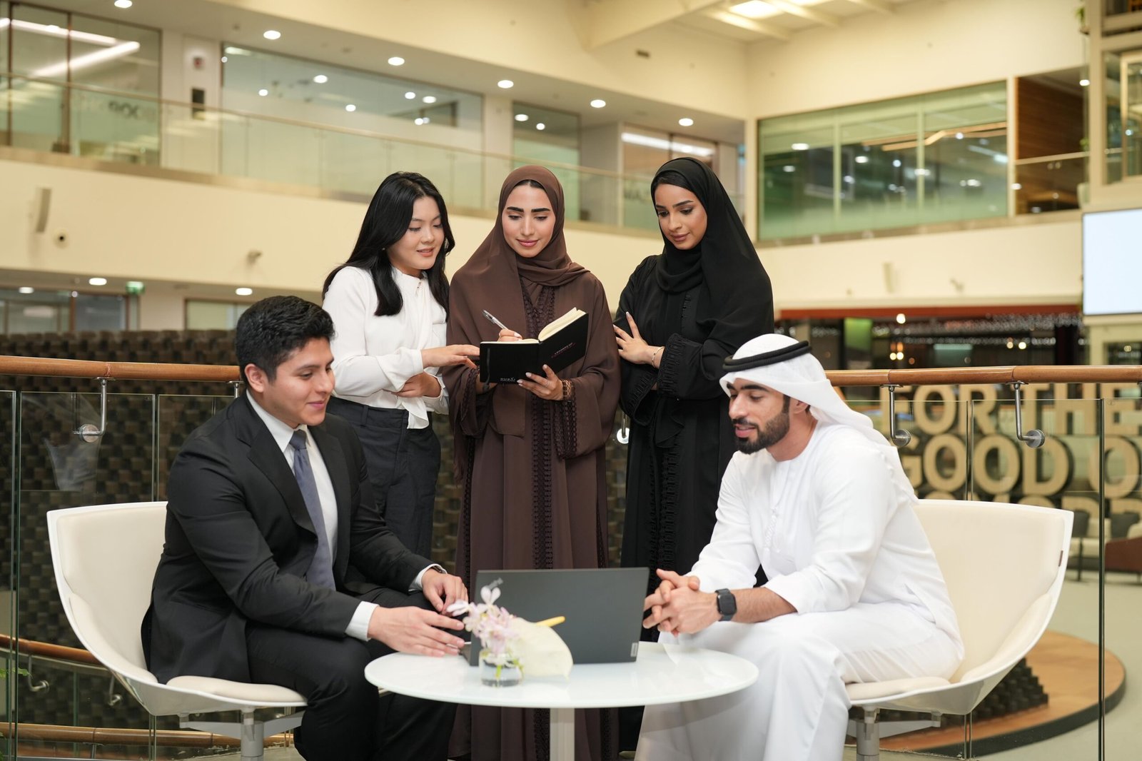 "دبي القابضة" تُطلق برنامج "الإعداد المهني المبكر"