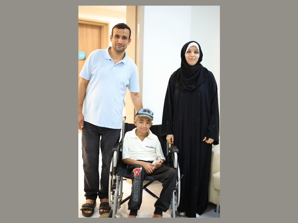 فريق طبي في أبوظبي ينهي معاناة طفل فلسطيني من غزة بزراعة نخاع عظم ناجحة