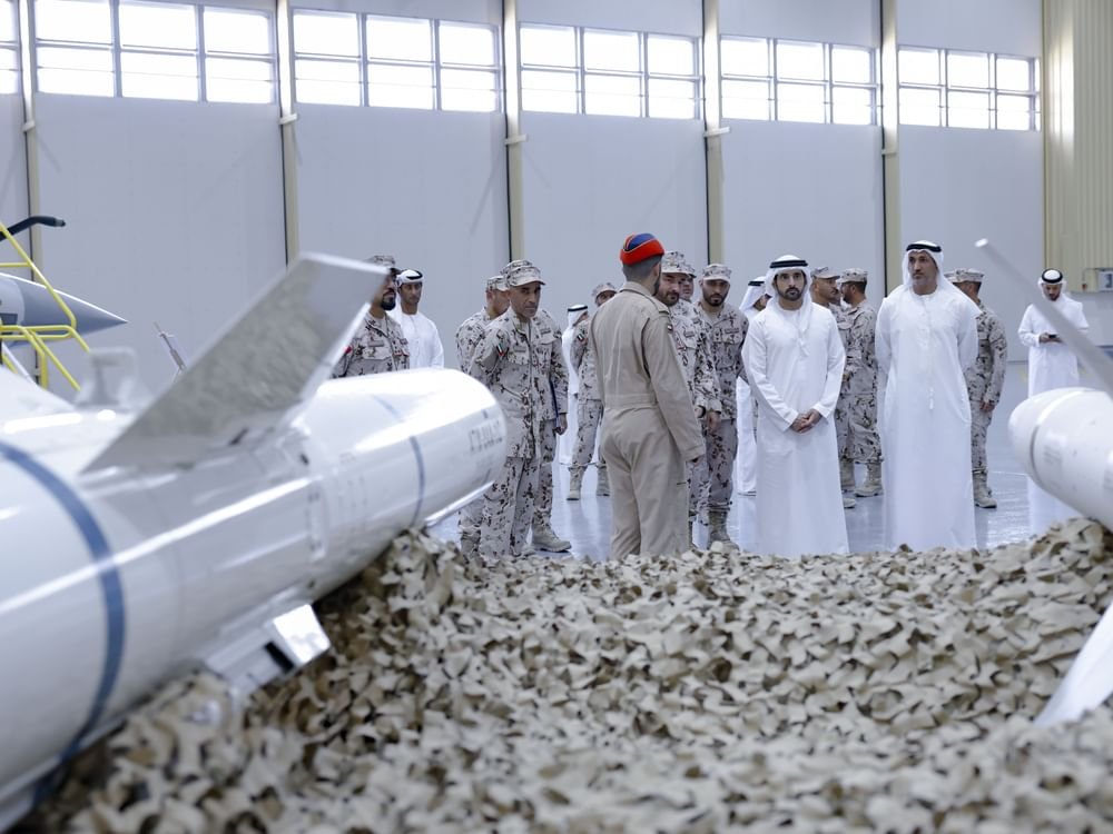 حمدان بن محمد يزور قاعدة الظفرة الجوية ويشيد بجاهزية القوات الجوية والدفاع الجوي وتطور منظومتها