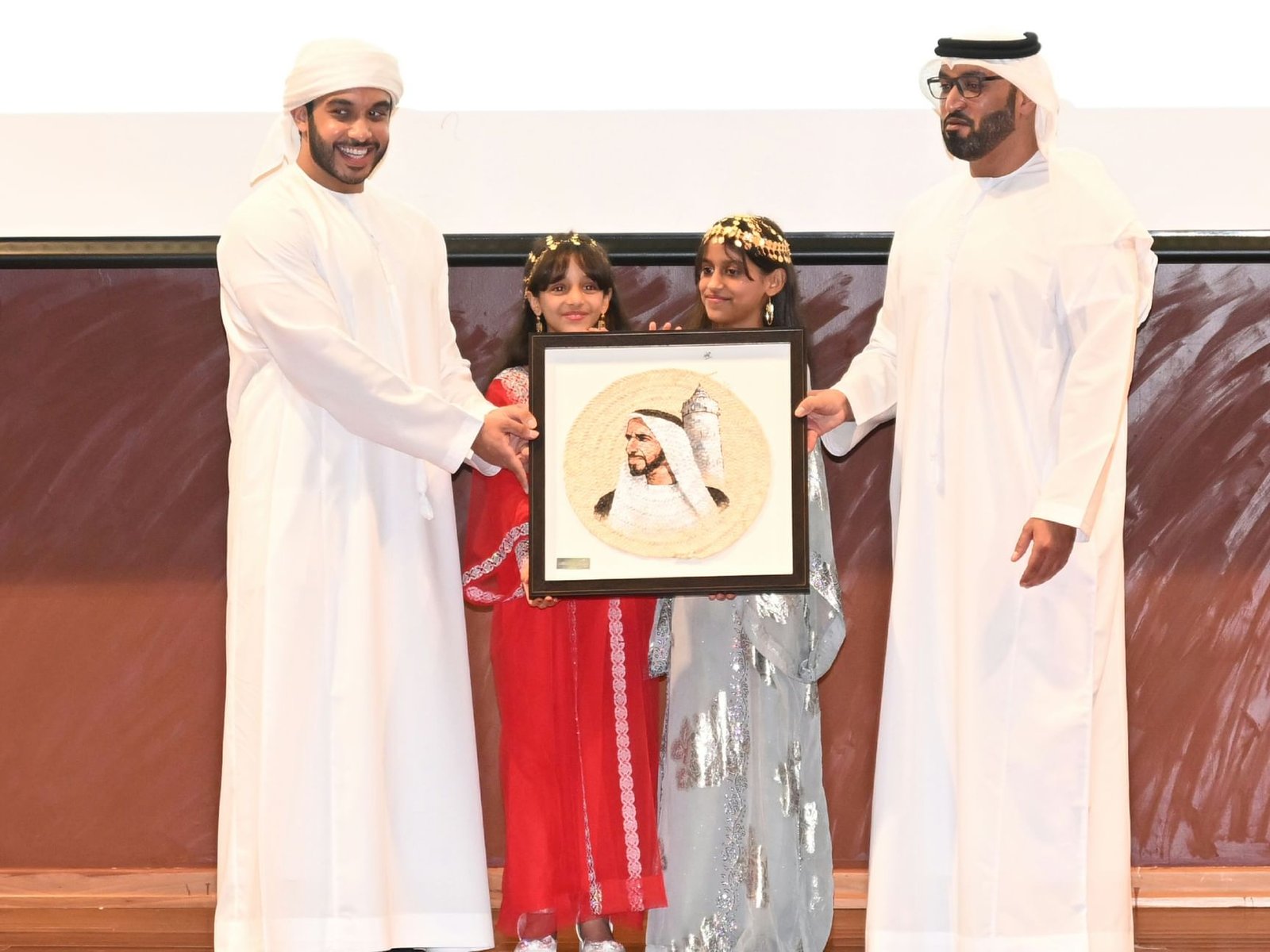 العين.. "هيئة الهلال الأحمر" تكرّم الفائزين بجائزة “عون للخدمة المجتمعية”