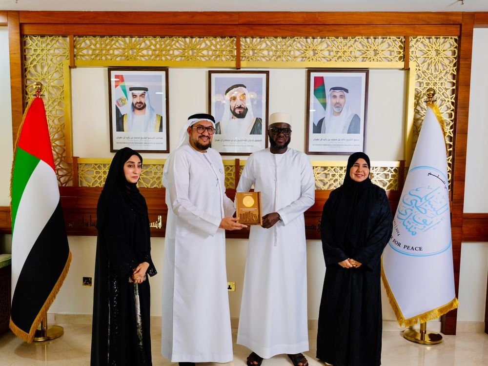 رئيس البرلمان السنغالي يزور مقر منتدى أبوظبي للسلم