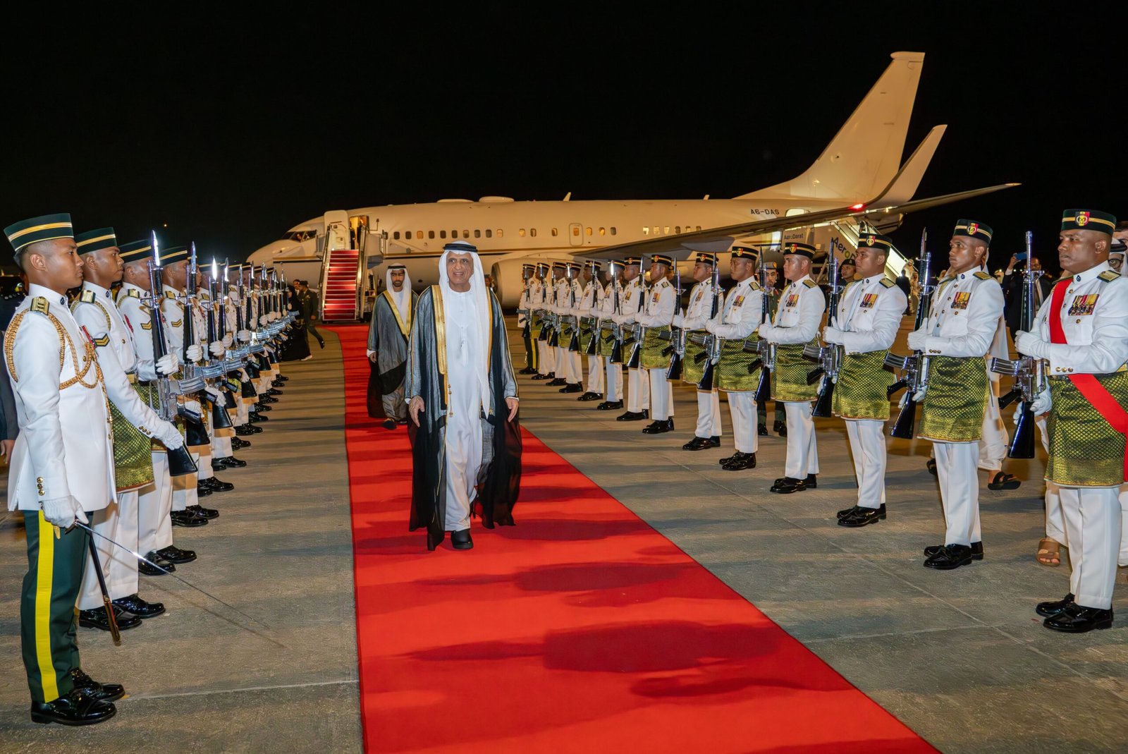 نيابة عن رئيس الدولة .. سعود بن صقر يصل ماليزيا للمشاركة في قمتي "الخليج -الآسيان" و"الخليج - الآسيان - الصين"