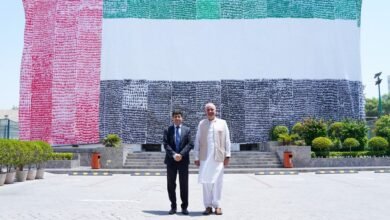 24,5 ألف بصمة يد فردية من 100 جنسية تشارك في أكبر علم للإمارات