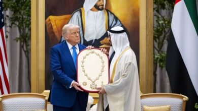 رئيس الدولة يمنح الرئيس الأميركي "وسام زايد" تقديراً لجهوده في تعزيز علاقات البلدين