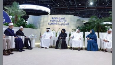 أحمد بن محمد يلتقي شيخ الأزهر الشريف .. ويثني على جهوده في نشر رسالة التسامح والتعايش الإنساني