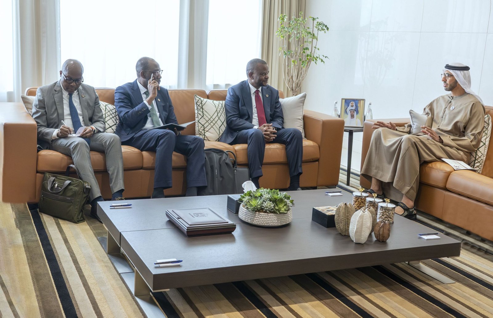 شخبوط بن نهيان آل نهيان يلتقي عددا من وزراء موزمبيق 1 شخبوط بن نهيان آل نهيان يلتقي عددا من وزراء موزمبيق