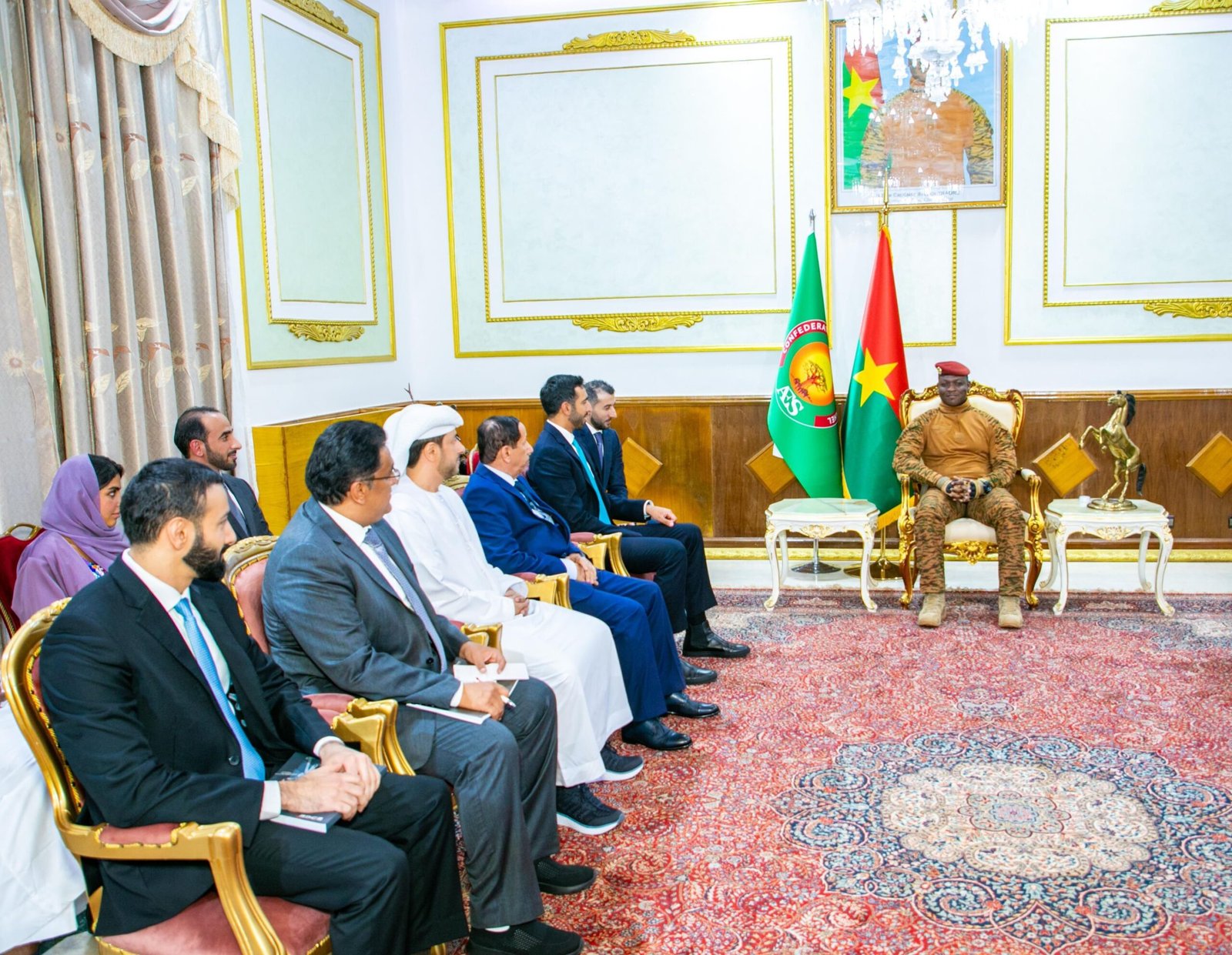 شخبوط بن نهيان آل نهيان يلتقي رئيس المرحلة الانتقالية في بوركينا فاسو